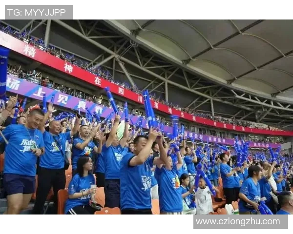 足球巨星场内外浪漫瞬间甜蜜秀恩爱引发球迷热烈关注