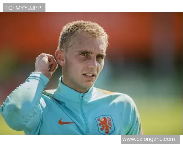 足球球星背后的孤独训练旅程与心理挑战揭秘 足球球星背后的孤独训练旅程与心理挑战揭秘