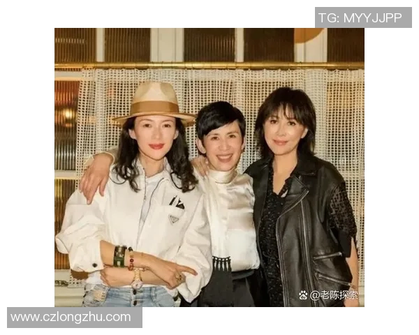 球星携手足球明星同框亮相笑容满面尽显运动与友谊魅力 球星携手足球明星同框亮相笑容满面尽显运动与友谊魅力